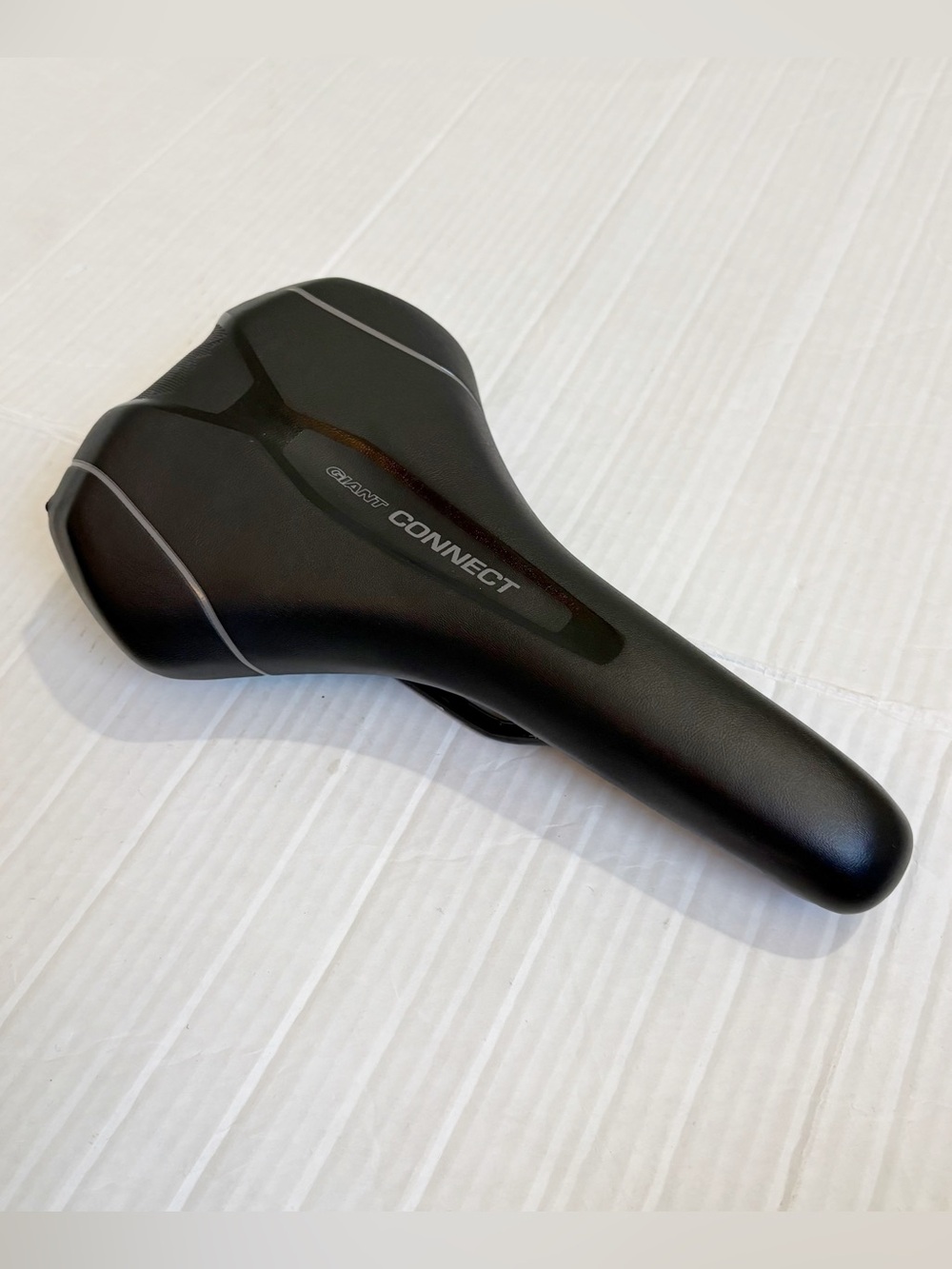 Giant Connect Bike Seat Saddle Black Upright Pelvic Tilt Commuter Bike Road Tour